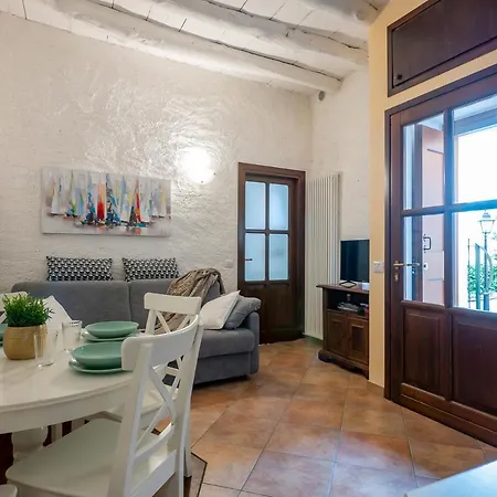 Apartment I Host - *